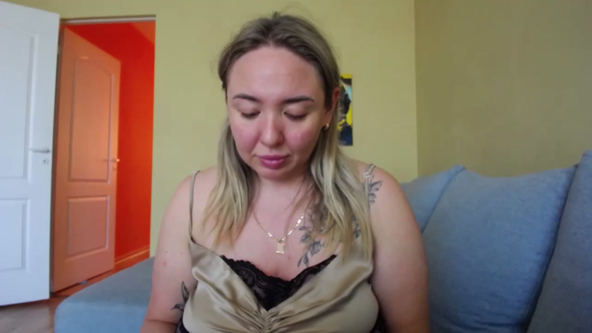 Gallery image thumbnail from VCutiexx's myfreecams stream on, 04/24/2024, 09:01 image 6 of 20
