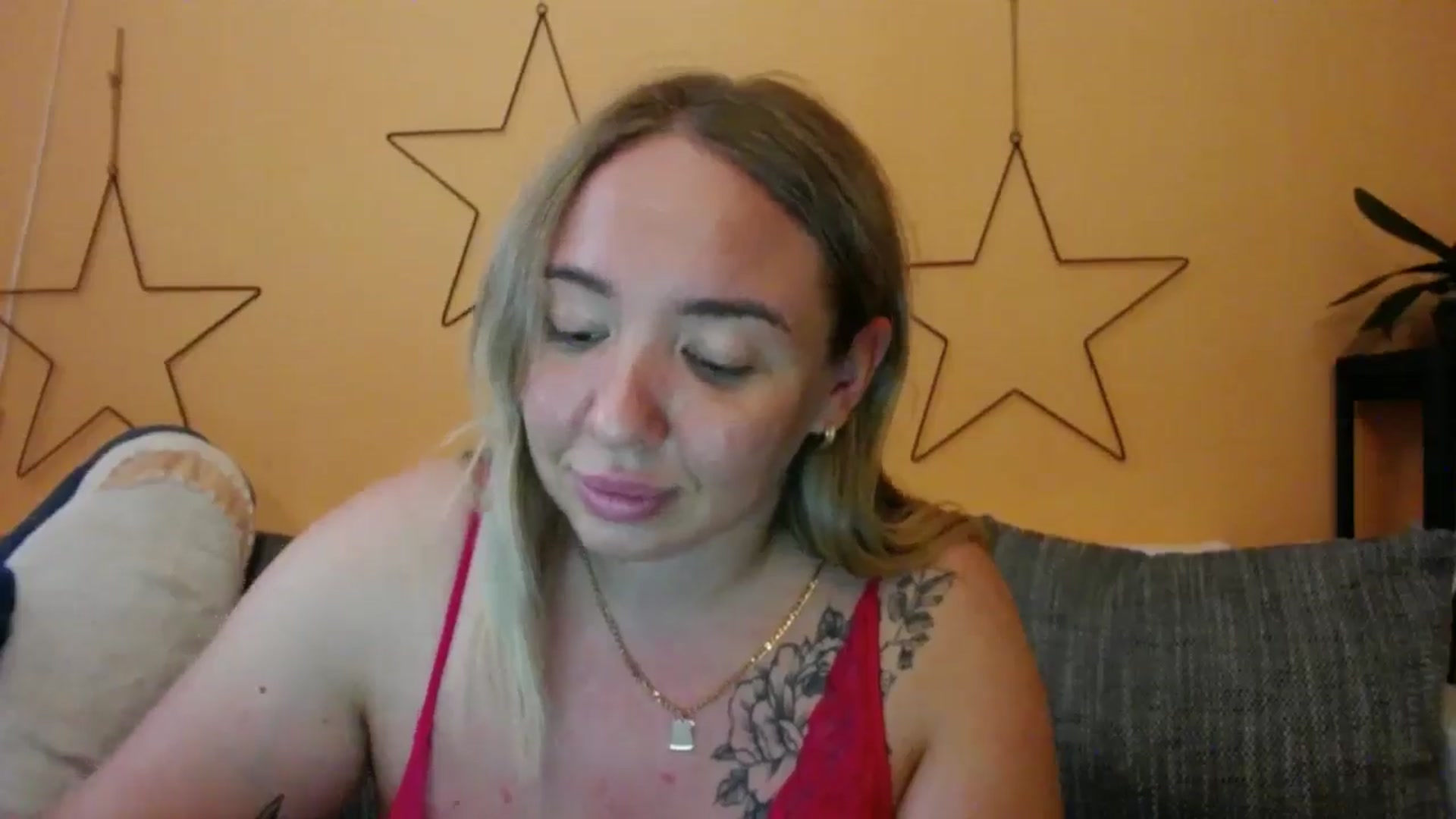 Gallery image thumbnail from VCutiexx's myfreecams stream on, 05/19/2024, 16:09 image 17 of 20