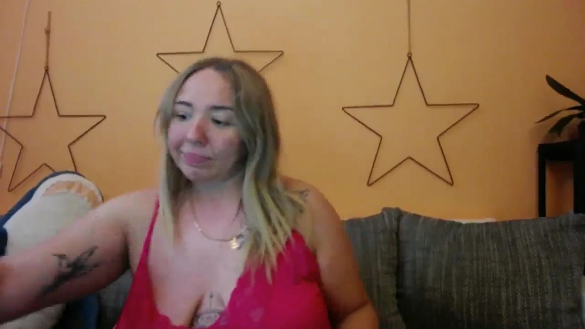 Gallery image thumbnail from VCutiexx's myfreecams stream on, 05/19/2024, 16:09 image 10 of 20