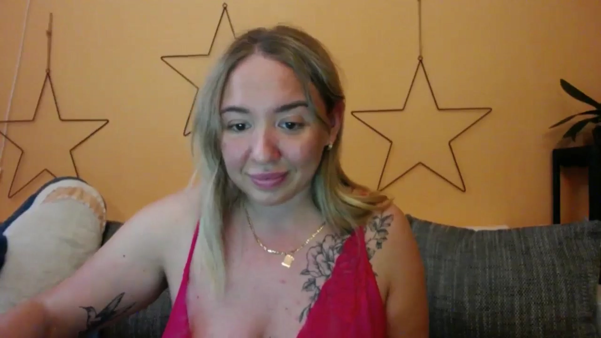 Gallery image thumbnail from VCutiexx's myfreecams stream on, 05/19/2024, 16:09 image 15 of 20