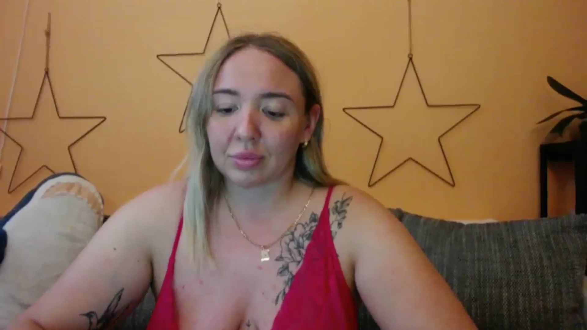 Gallery image thumbnail from VCutiexx's myfreecams stream on, 05/19/2024, 16:09 image 16 of 20