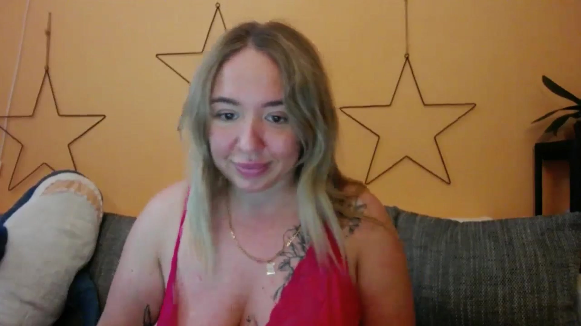 Gallery image thumbnail from VCutiexx's myfreecams stream on, 05/19/2024, 16:09 image 12 of 20