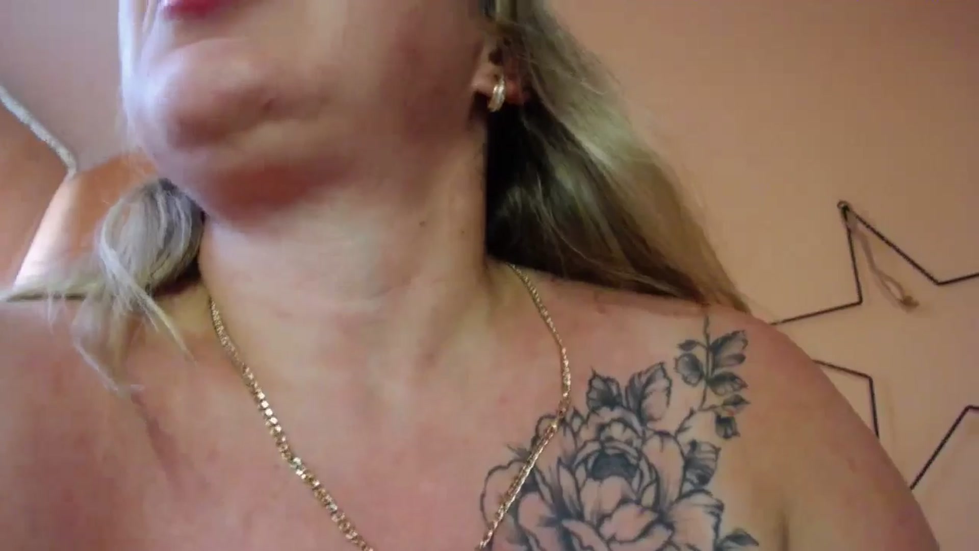 Gallery image thumbnail from VCutiexx's myfreecams stream on, 06/01/2024, 15:50 image 5 of 20