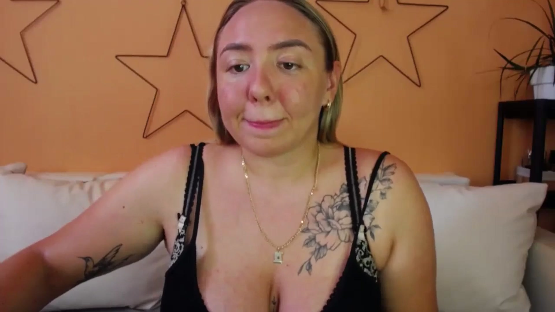 Gallery image thumbnail from VCutiexx's myfreecams stream on, 06/02/2024, 11:55 image 11 of 20
