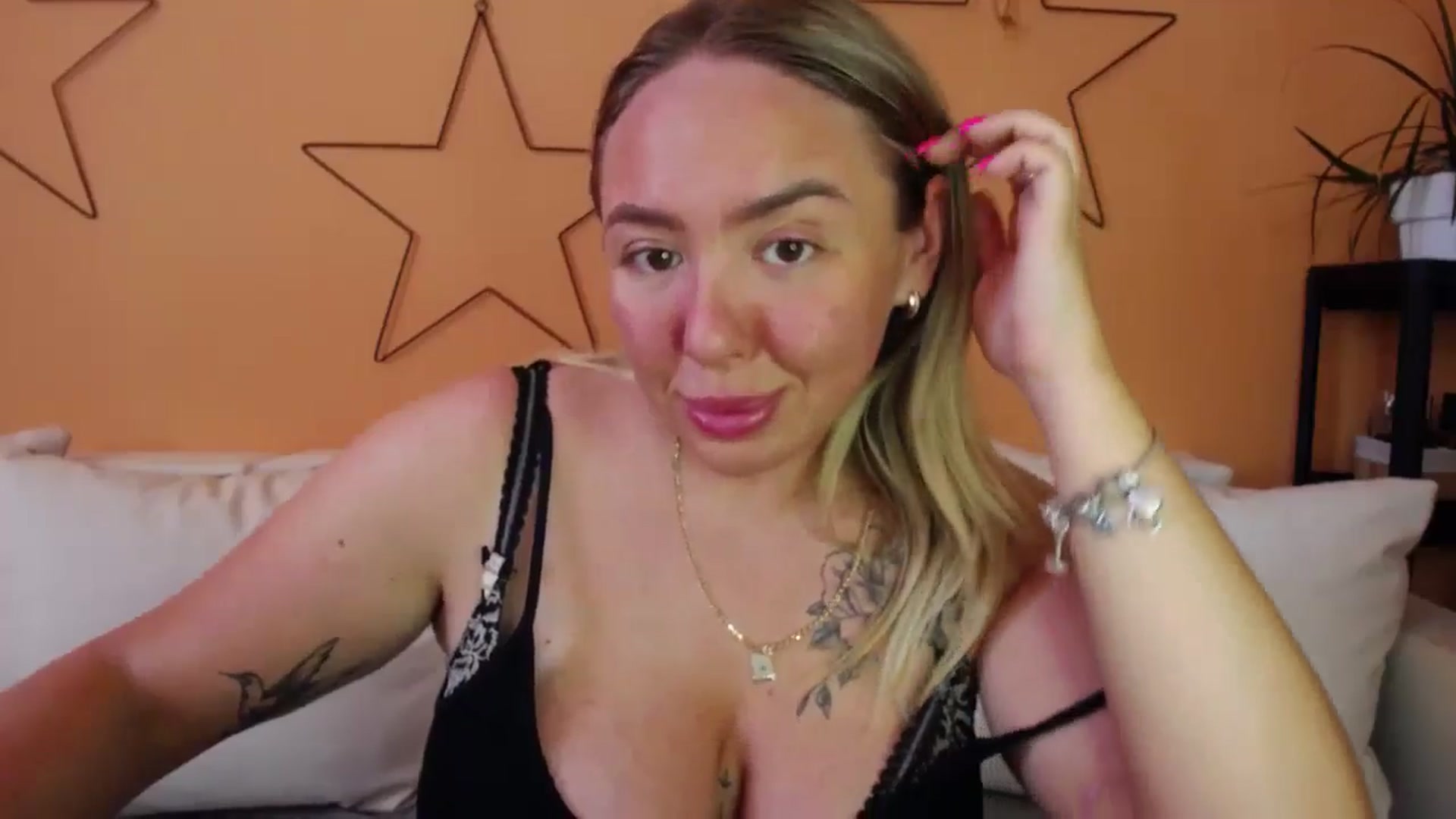 Gallery image thumbnail from VCutiexx's myfreecams stream on, 06/02/2024, 11:55 image 12 of 20