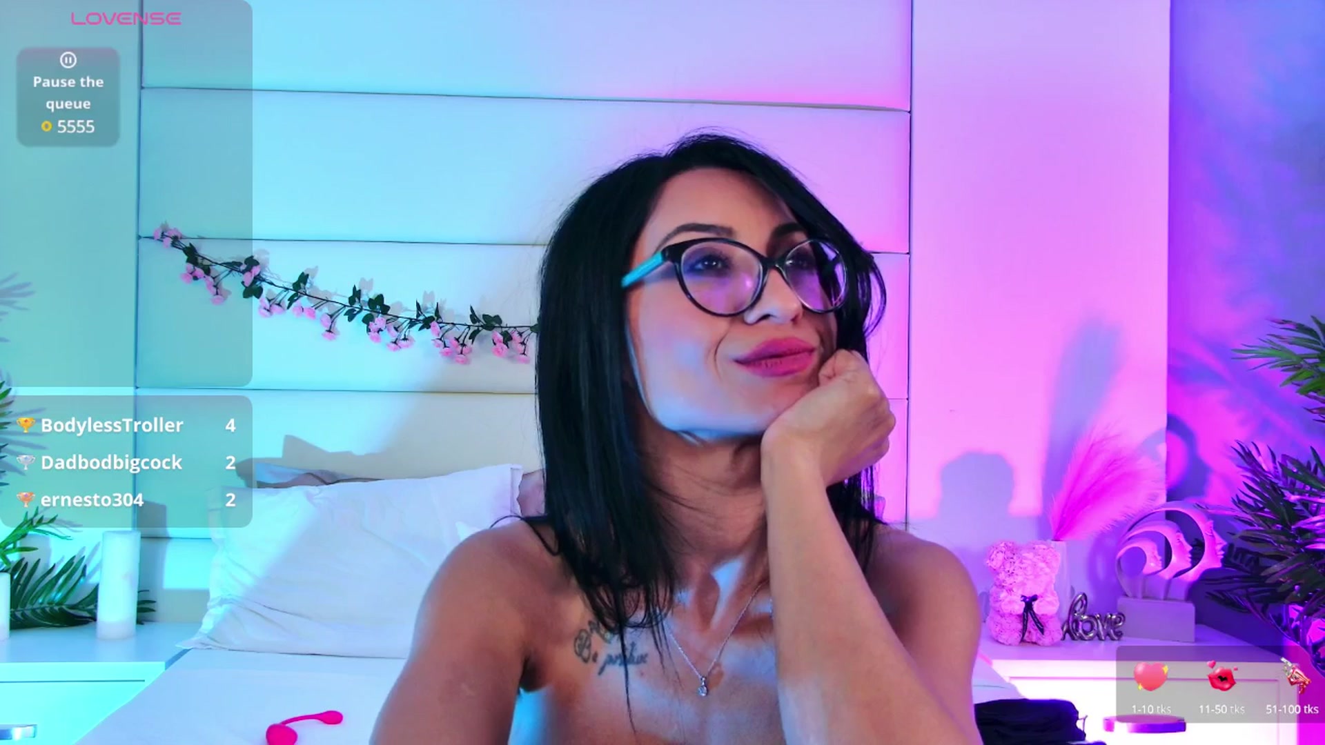 Gallery image thumbnail from VIKKEZE's myfreecams stream on, 05/20/2025, 01:34 image 18 of 20