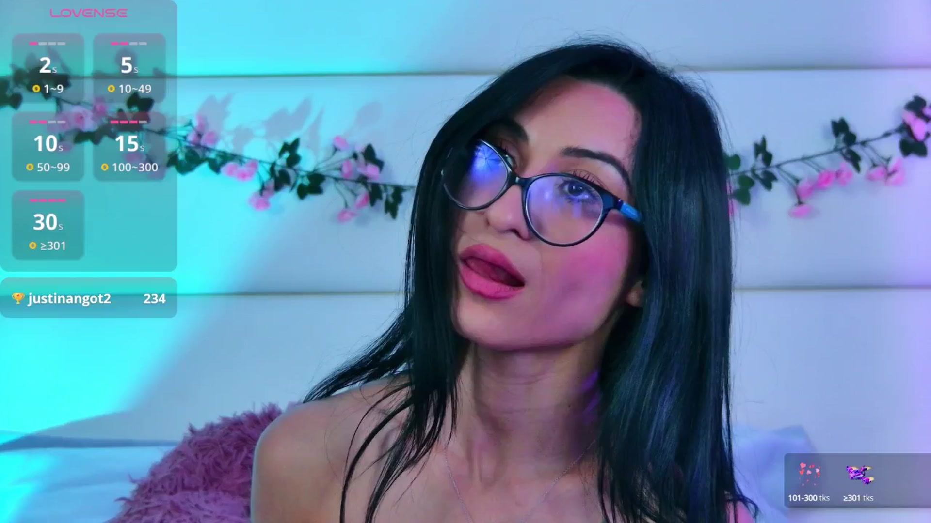 Gallery image thumbnail from VIKKEZE's myfreecams stream on, 06/06/2025, 21:46 image 15 of 20