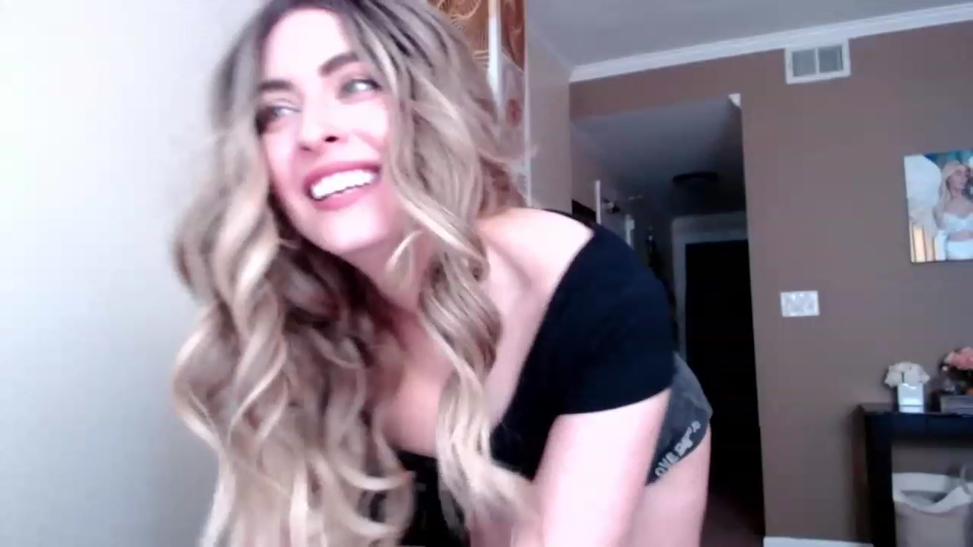 Gallery image thumbnail from VIX_SPY's myfreecams stream on, 11/19/2022, 19:33 image 15 of 20