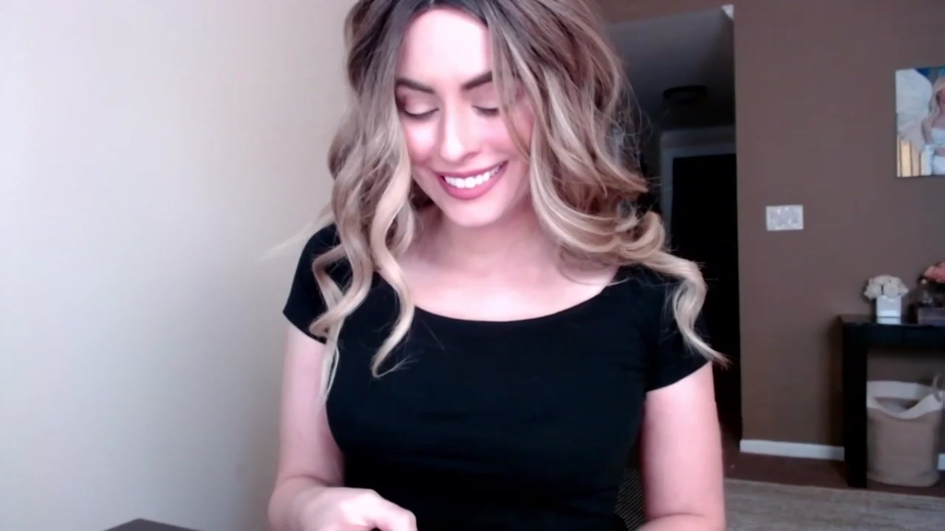 Gallery image thumbnail from VIX_SPY's myfreecams stream on, 11/19/2022, 19:33 image 7 of 20