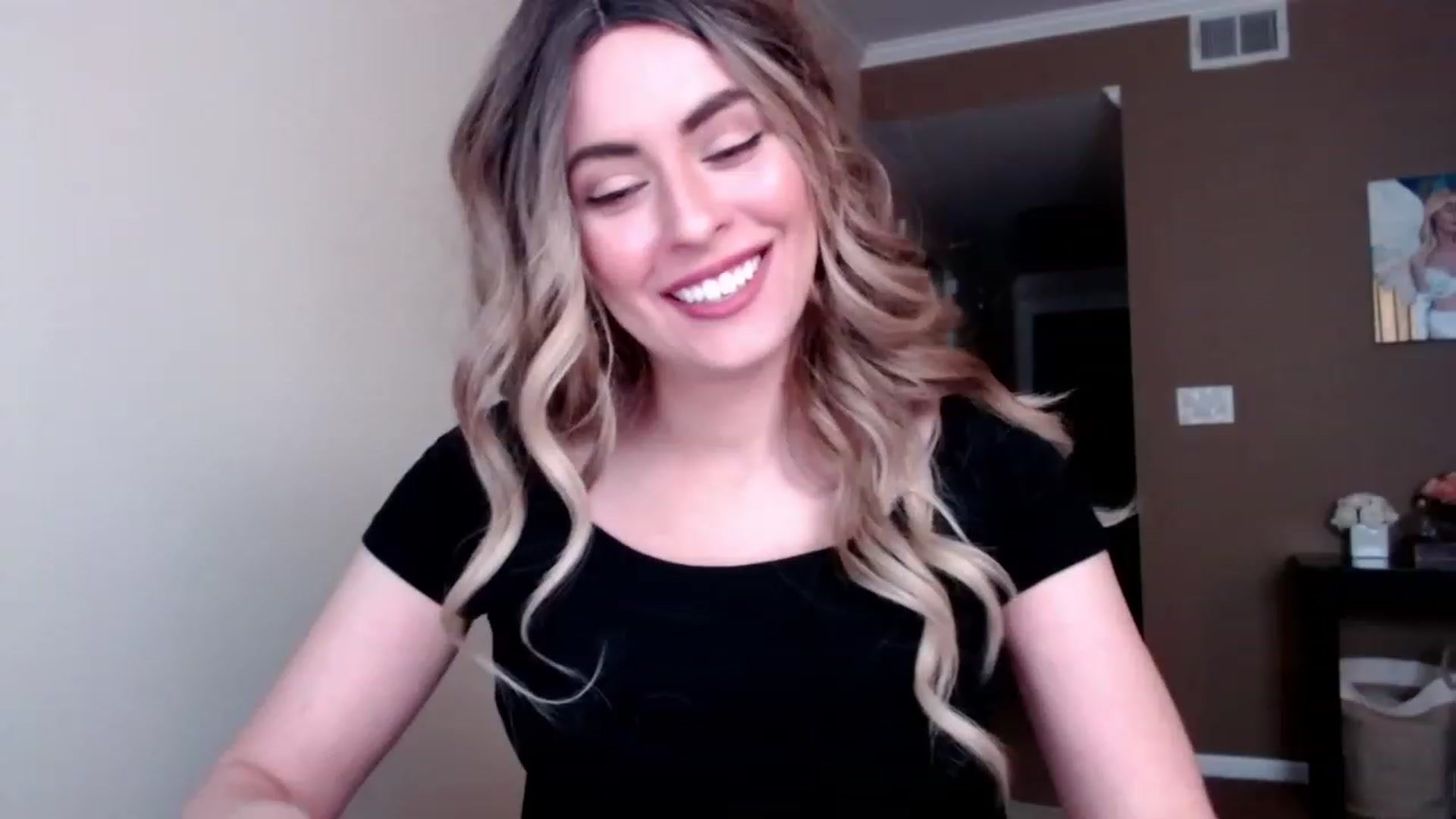 Gallery image thumbnail from VIX_SPY's myfreecams stream on, 11/19/2022, 19:33 image 3 of 20