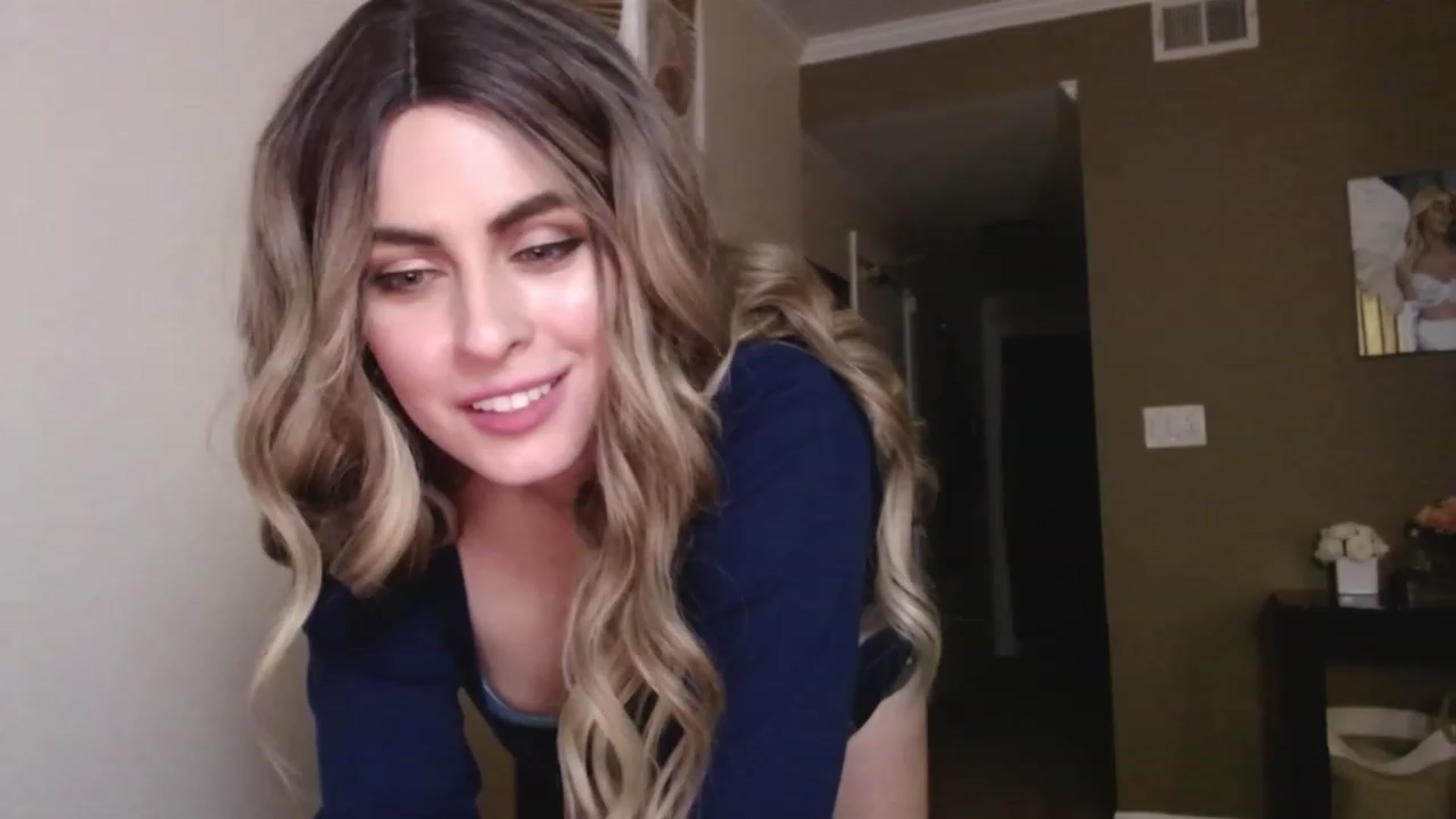 Gallery image thumbnail from VIX_SPY's myfreecams stream on, 11/20/2022, 04:28 image 7 of 20