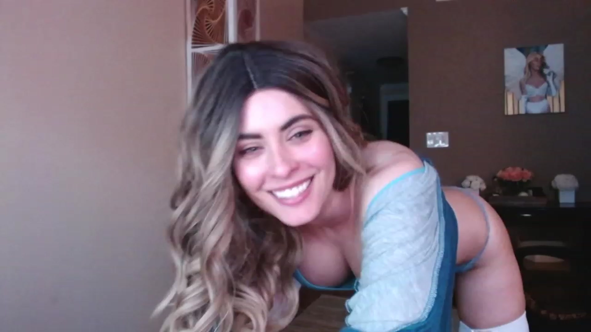 Gallery image thumbnail from VIX_SPY's myfreecams stream on, 12/06/2022, 22:10 image 13 of 20
