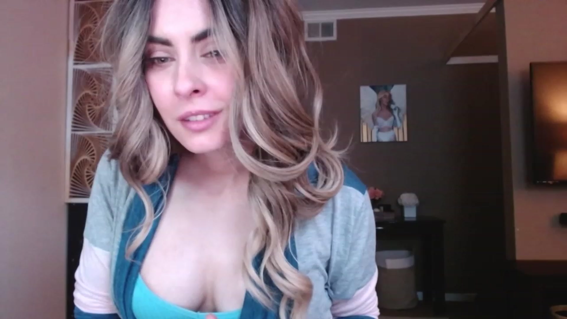 Gallery image thumbnail from VIX_SPY's myfreecams stream on, 12/06/2022, 22:10 image 6 of 20
