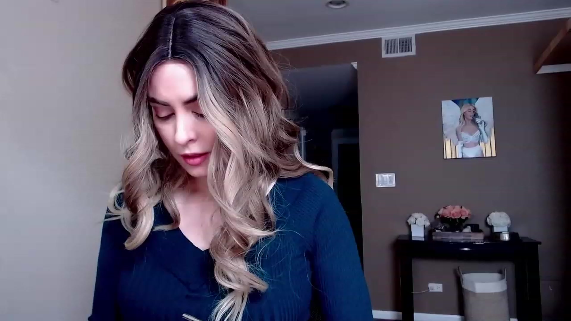 Gallery image thumbnail from VIX_SPY's myfreecams stream on, 12/08/2022, 21:07 image 1 of 20