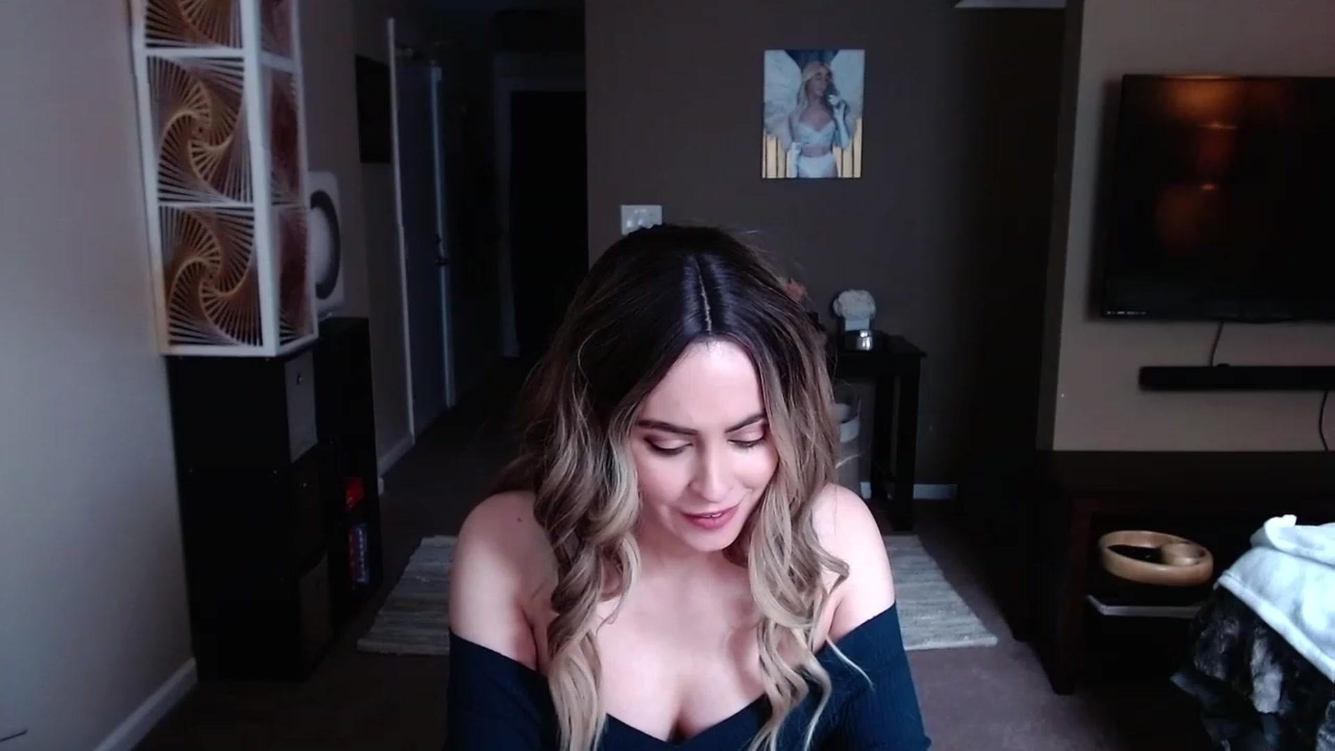 Gallery image thumbnail from VIX_SPY's myfreecams stream on, 12/08/2022, 21:07 image 13 of 20