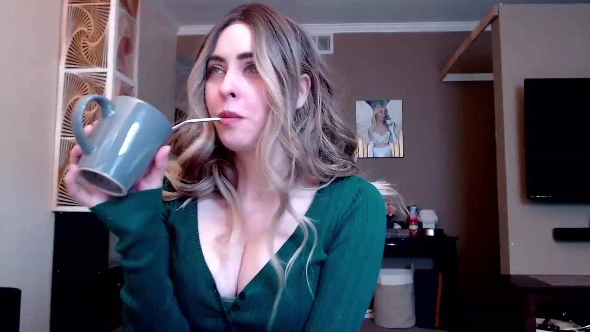 Gallery image thumbnail from VIX_SPY's myfreecams stream on, 01/15/2023, 21:17 image 2 of 20