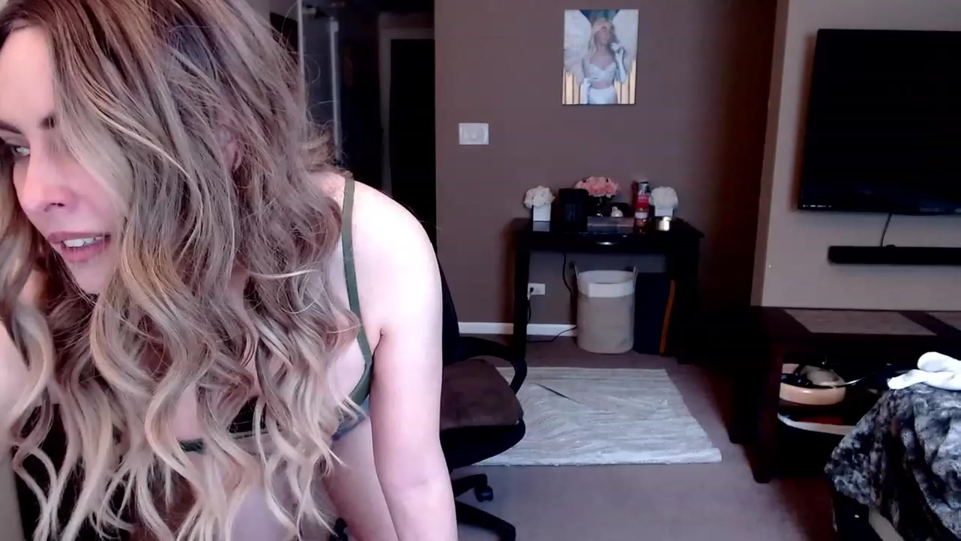 Gallery image thumbnail from VIX_SPY's myfreecams stream on, 01/15/2023, 21:17 image 10 of 20