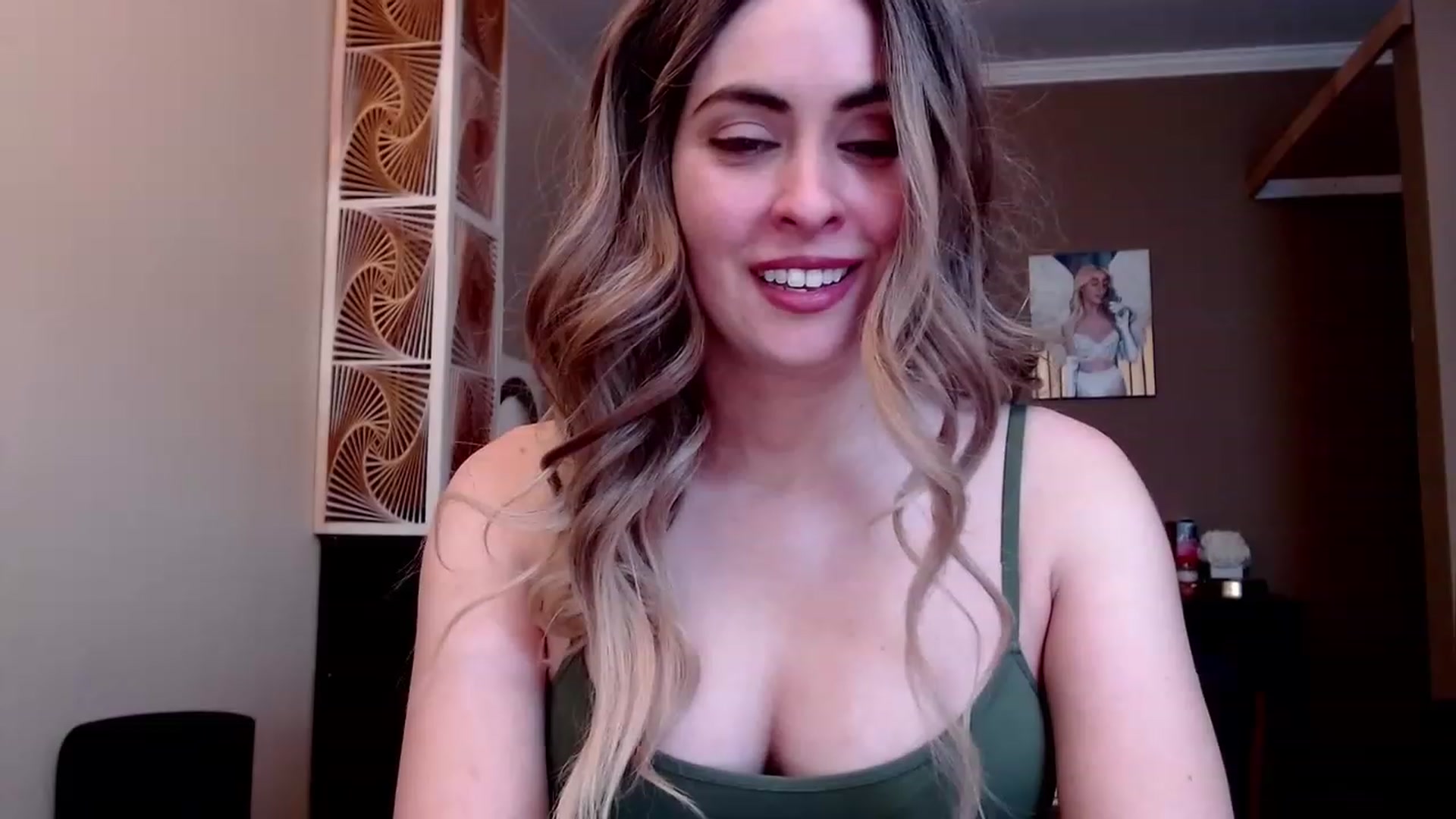 Gallery image thumbnail from VIX_SPY's myfreecams stream on, 01/15/2023, 21:17 image 17 of 20