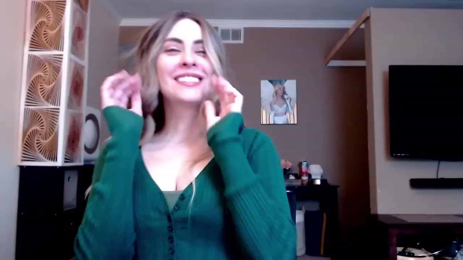 Gallery image thumbnail from VIX_SPY's myfreecams stream on, 01/15/2023, 21:17 image 1 of 20