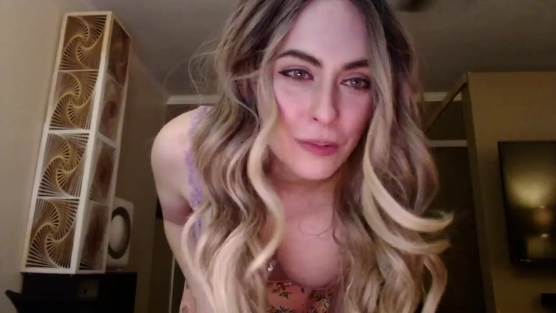 Gallery image thumbnail from VIX_SPY's myfreecams stream on, 03/09/2023, 04:01 image 16 of 20
