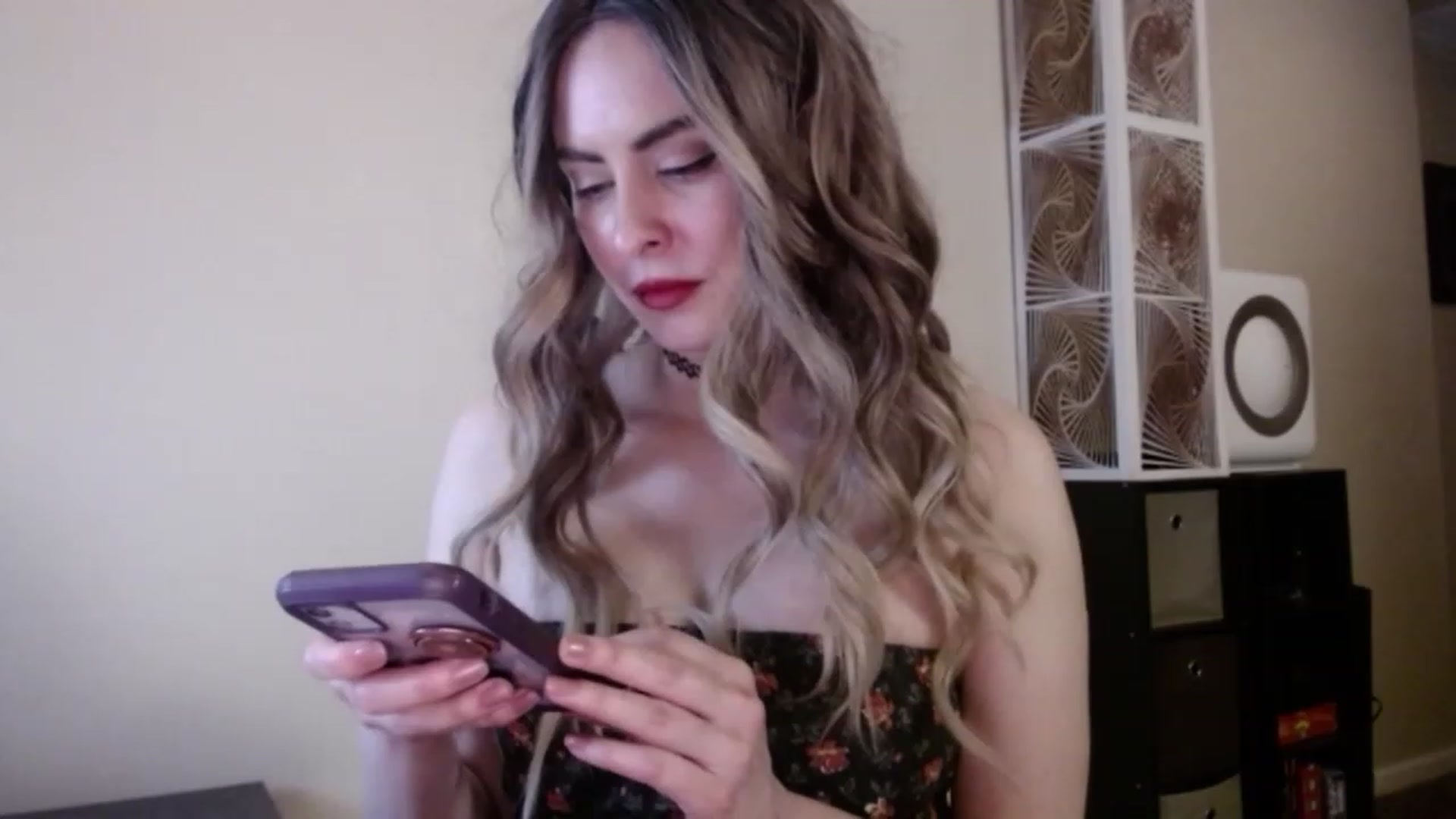 Gallery image thumbnail from VIX_SPY's myfreecams stream on, 04/12/2023, 05:20 image 7 of 20