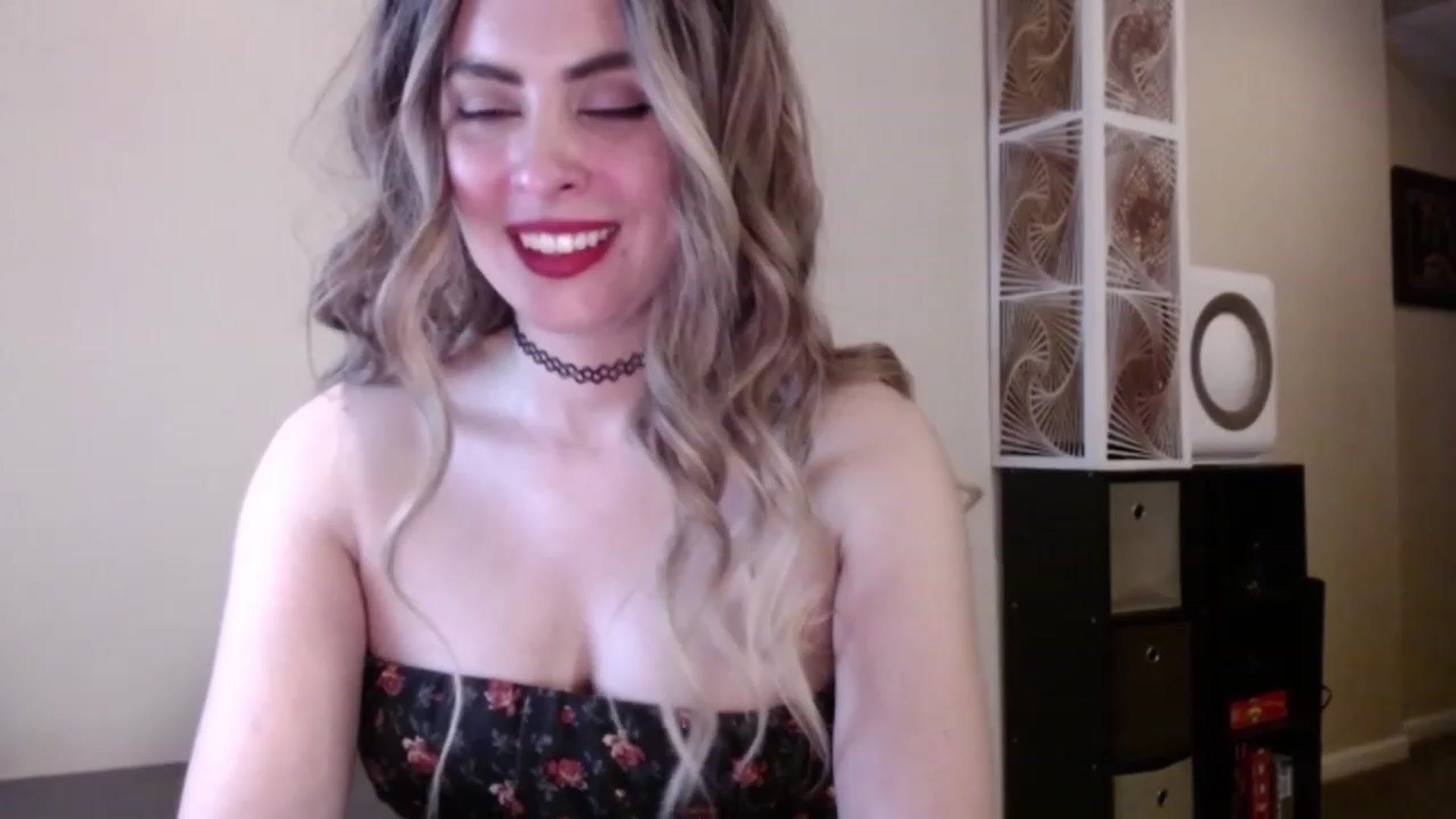 Gallery image thumbnail from VIX_SPY's myfreecams stream on, 04/12/2023, 05:20 image 1 of 20