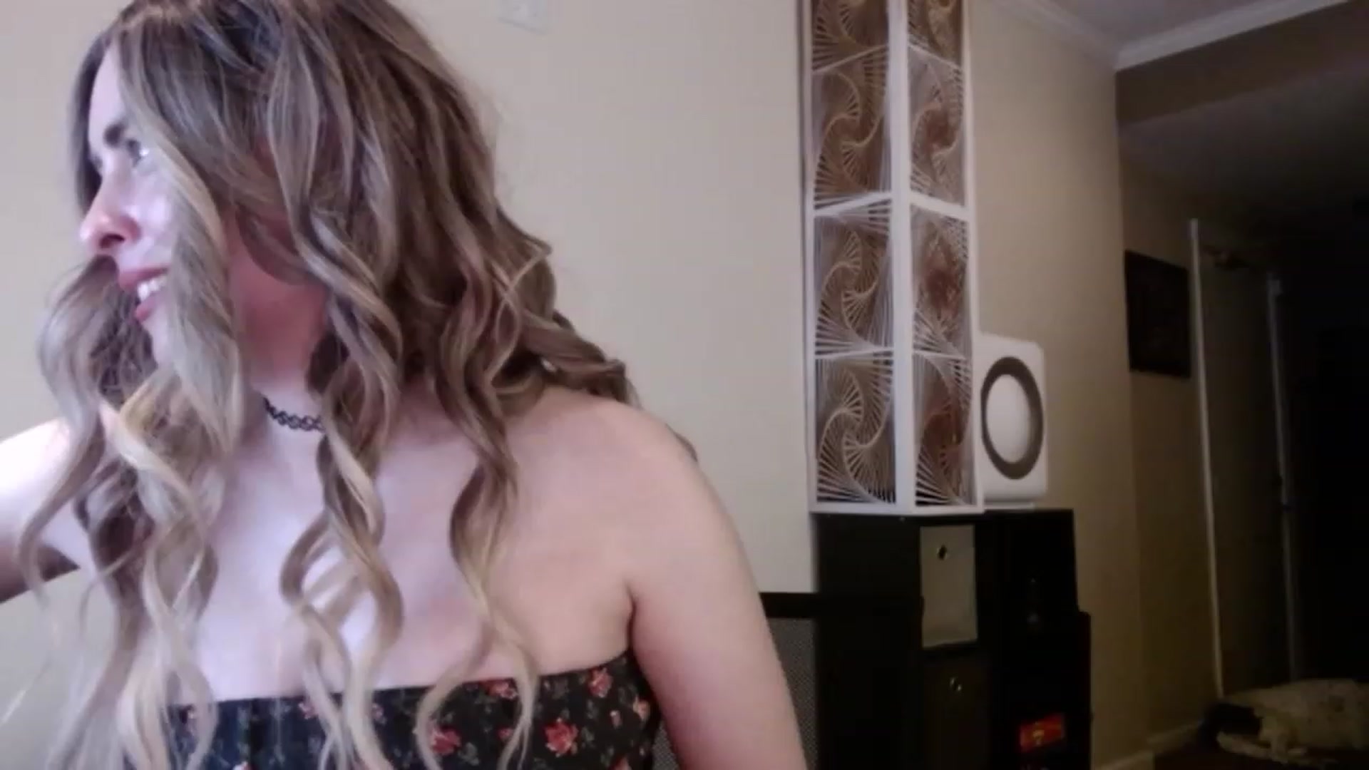 Gallery image thumbnail from VIX_SPY's myfreecams stream on, 04/12/2023, 05:20 image 13 of 20