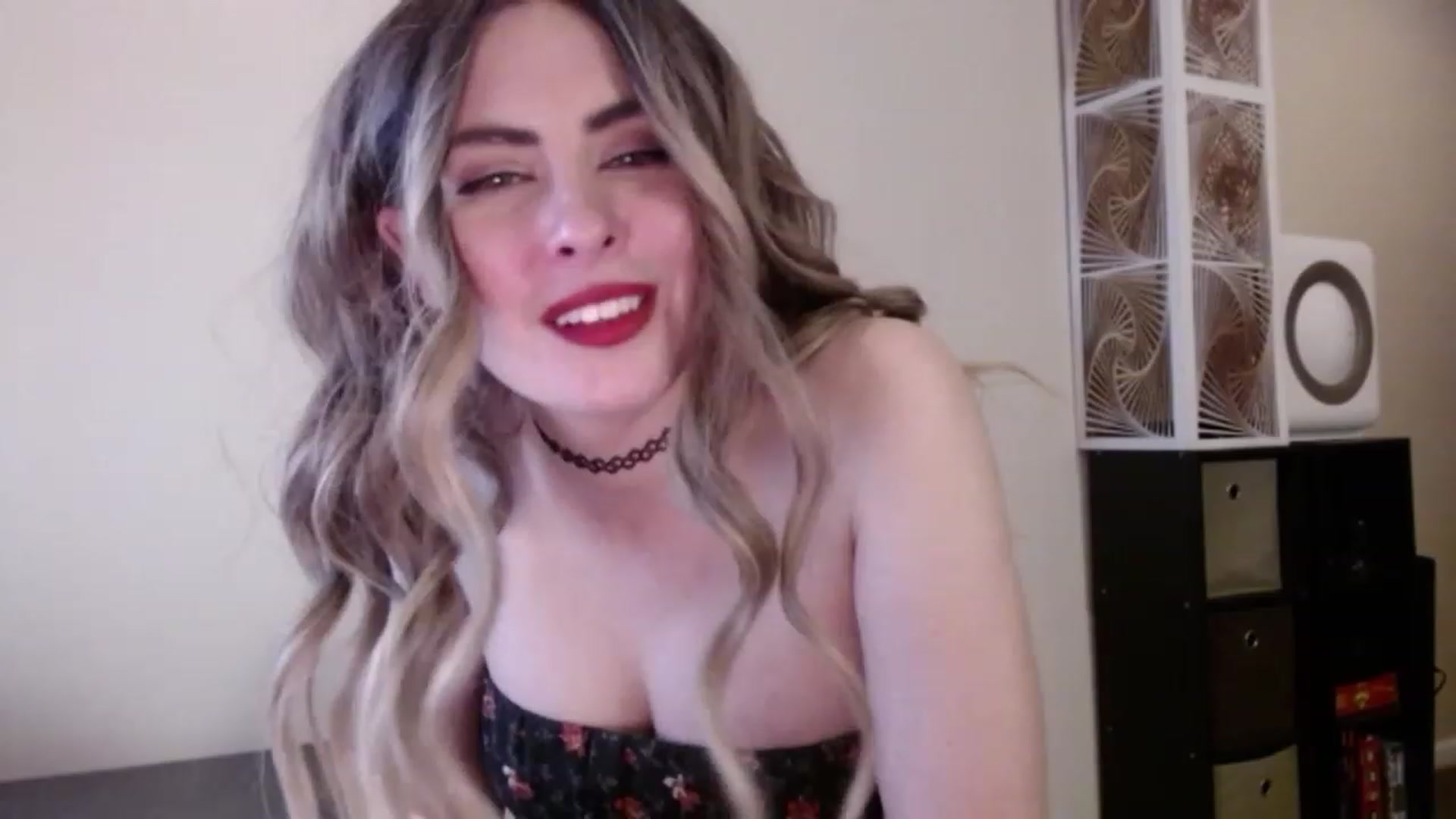 Gallery image thumbnail from VIX_SPY's myfreecams stream on, 04/12/2023, 05:20 image 4 of 20