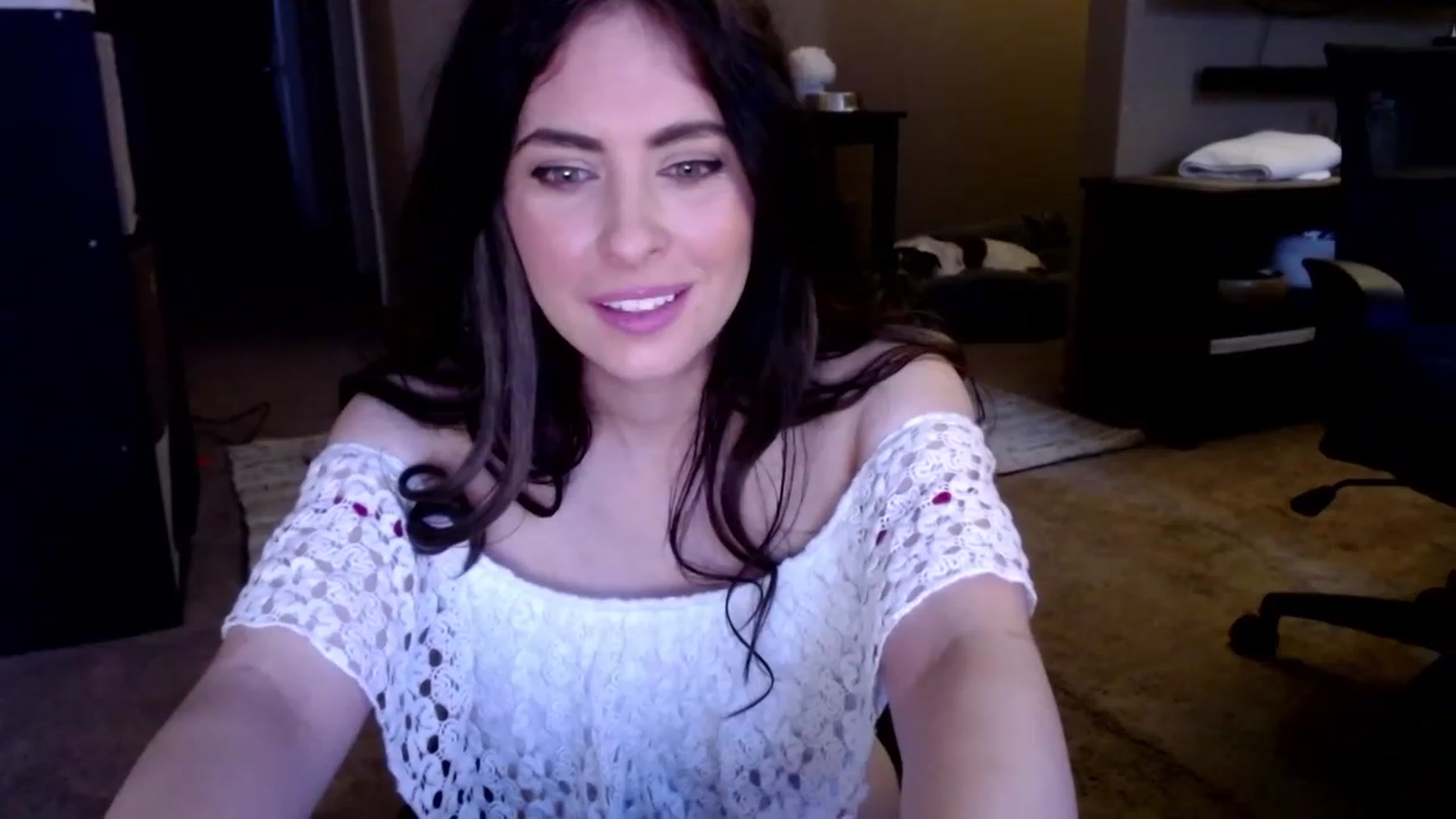 Gallery image thumbnail from VIX_SPY's myfreecams stream on, 04/12/2023, 22:43 image 7 of 20