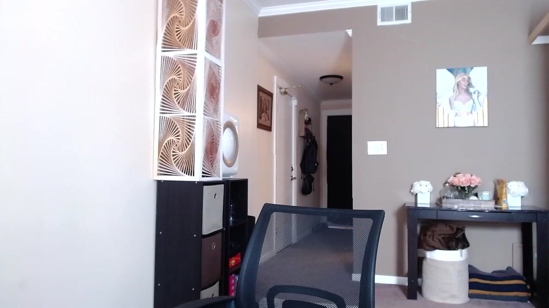 Gallery image thumbnail from VIX_SPY's myfreecams stream on, 04/13/2023, 19:06 image 3 of 20