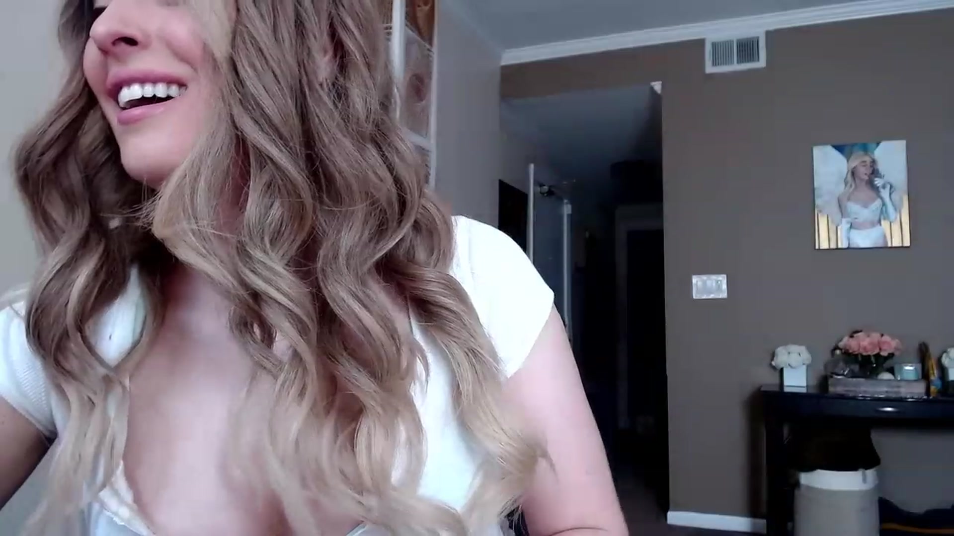 Gallery image thumbnail from VIX_SPY's myfreecams stream on, 04/15/2023, 19:57 image 5 of 20