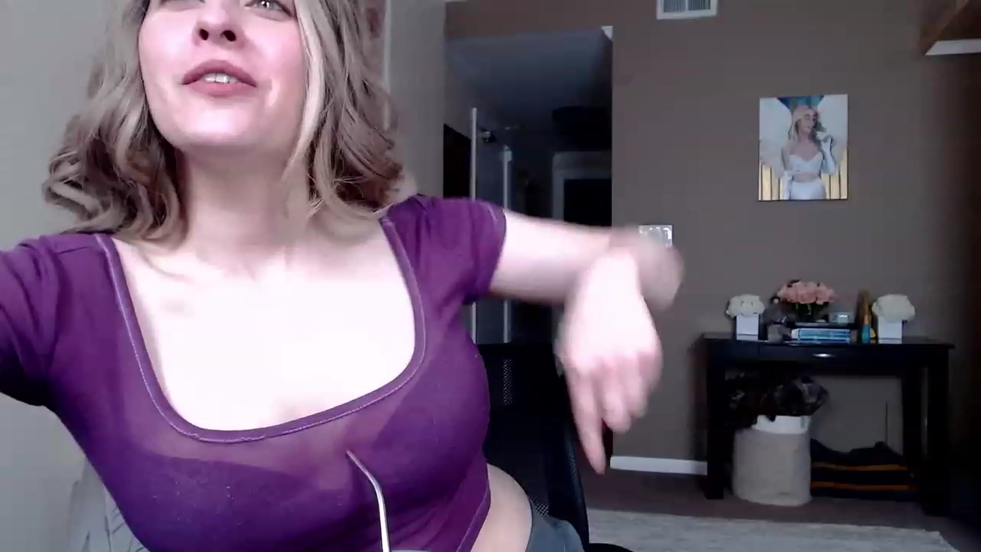 Gallery image thumbnail from VIX_SPY's myfreecams stream on, 04/20/2023, 18:50 image 13 of 20