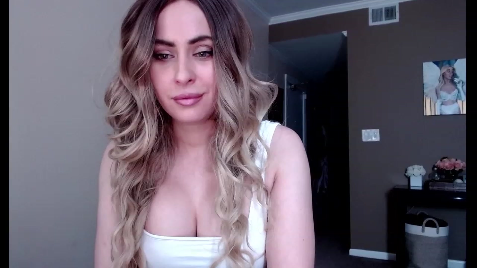 Gallery image thumbnail from VIX_SPY's myfreecams stream on, 06/20/2023, 18:16 image 2 of 20