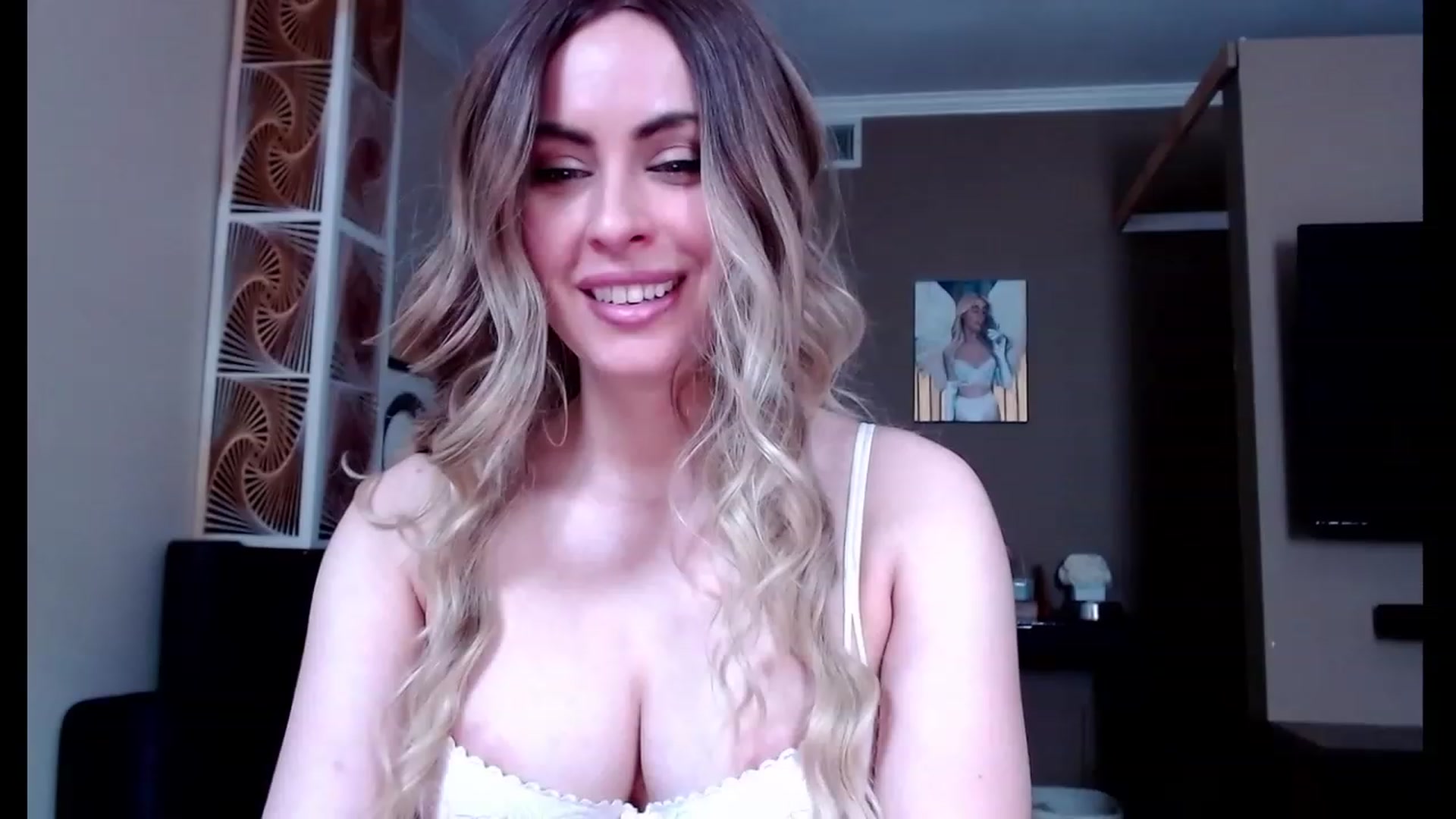Gallery image thumbnail from VIX_SPY's myfreecams stream on, 06/20/2023, 18:16 image 10 of 20