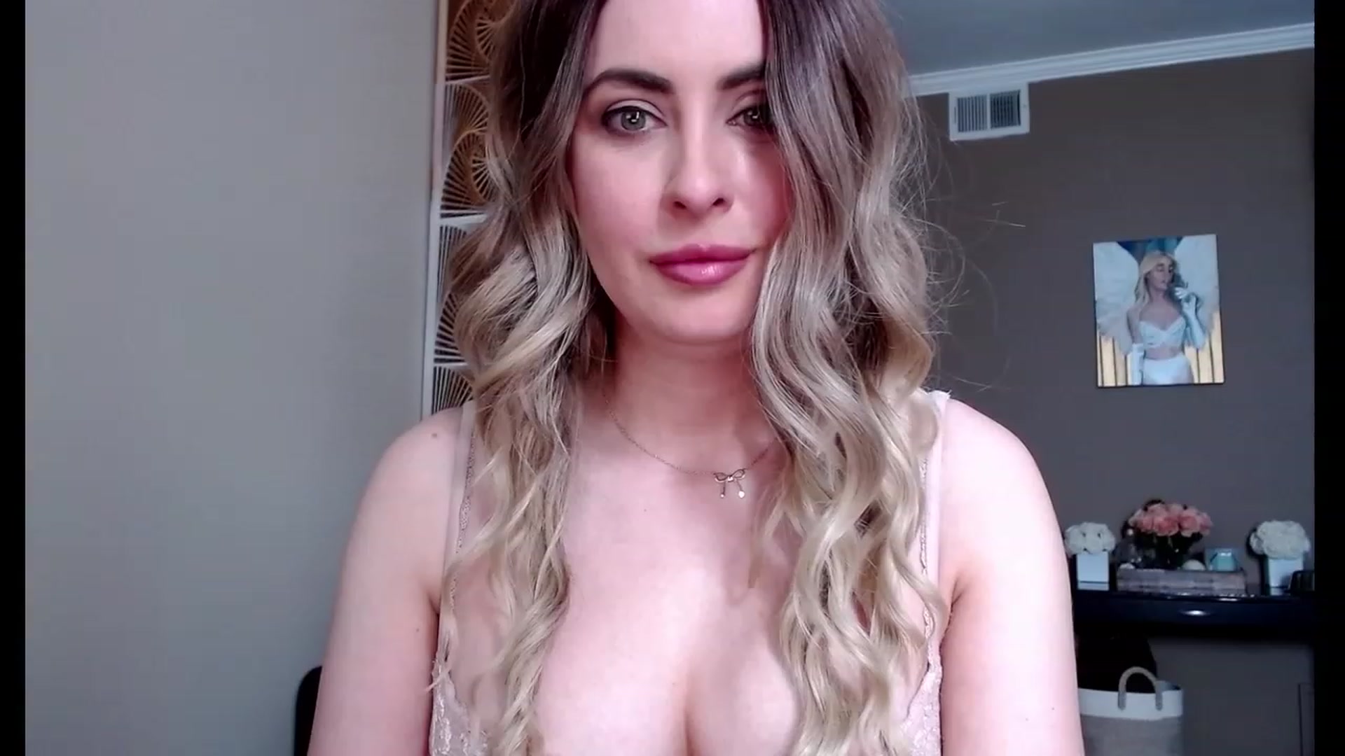Gallery image thumbnail from VIX_SPY's myfreecams stream on, 06/28/2023, 19:27 image 2 of 20