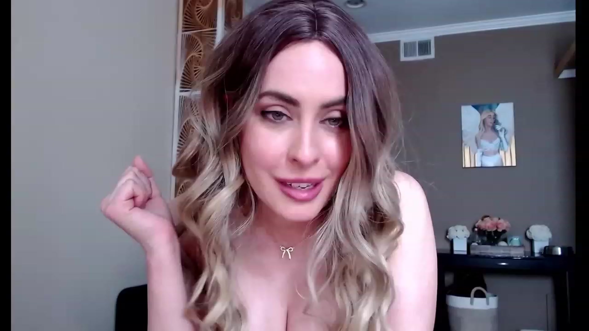 Gallery image thumbnail from VIX_SPY's myfreecams stream on, 06/28/2023, 19:27 image 3 of 20
