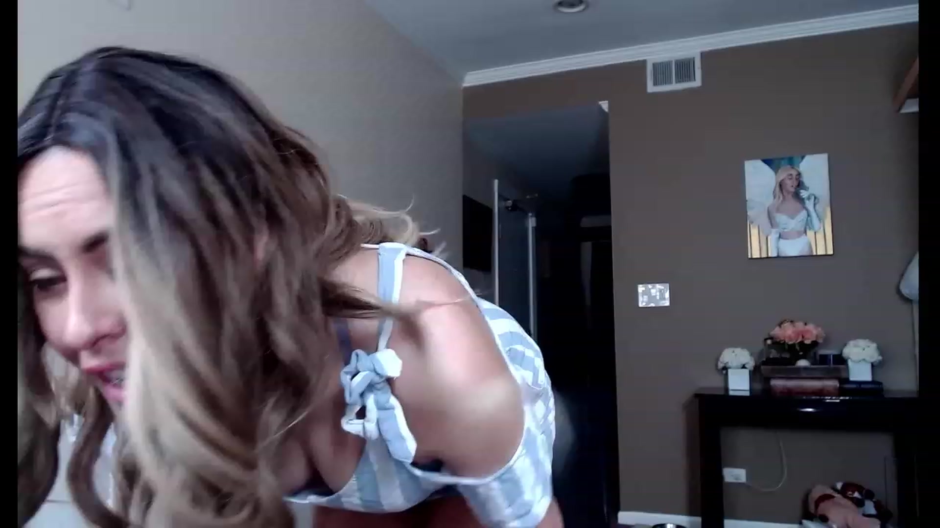 Gallery image thumbnail from VIX_SPY's myfreecams stream on, 08/10/2023, 17:55 image 5 of 20