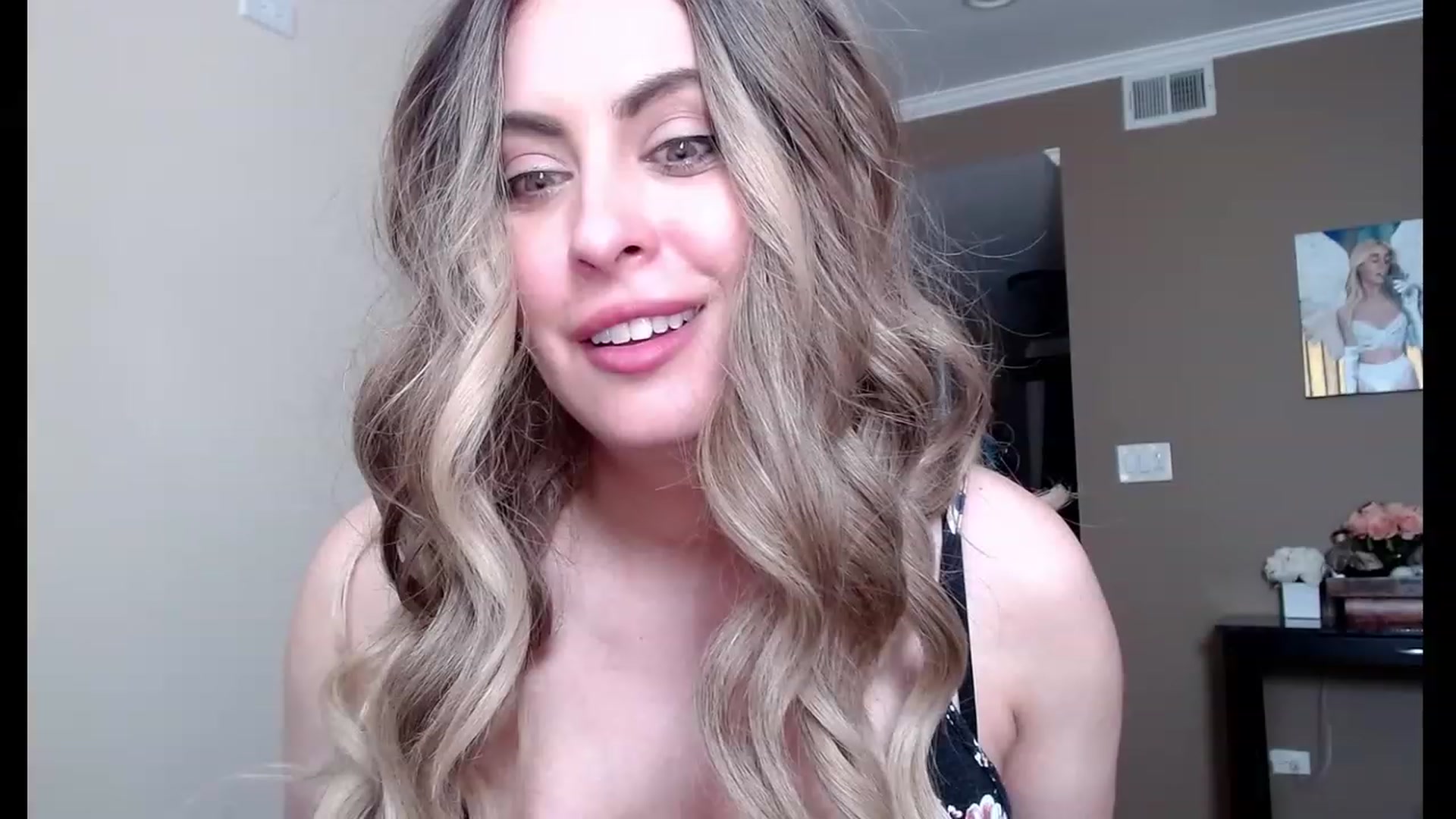 Gallery image thumbnail from VIX_SPY's myfreecams stream on, 09/15/2023, 19:51 image 14 of 20
