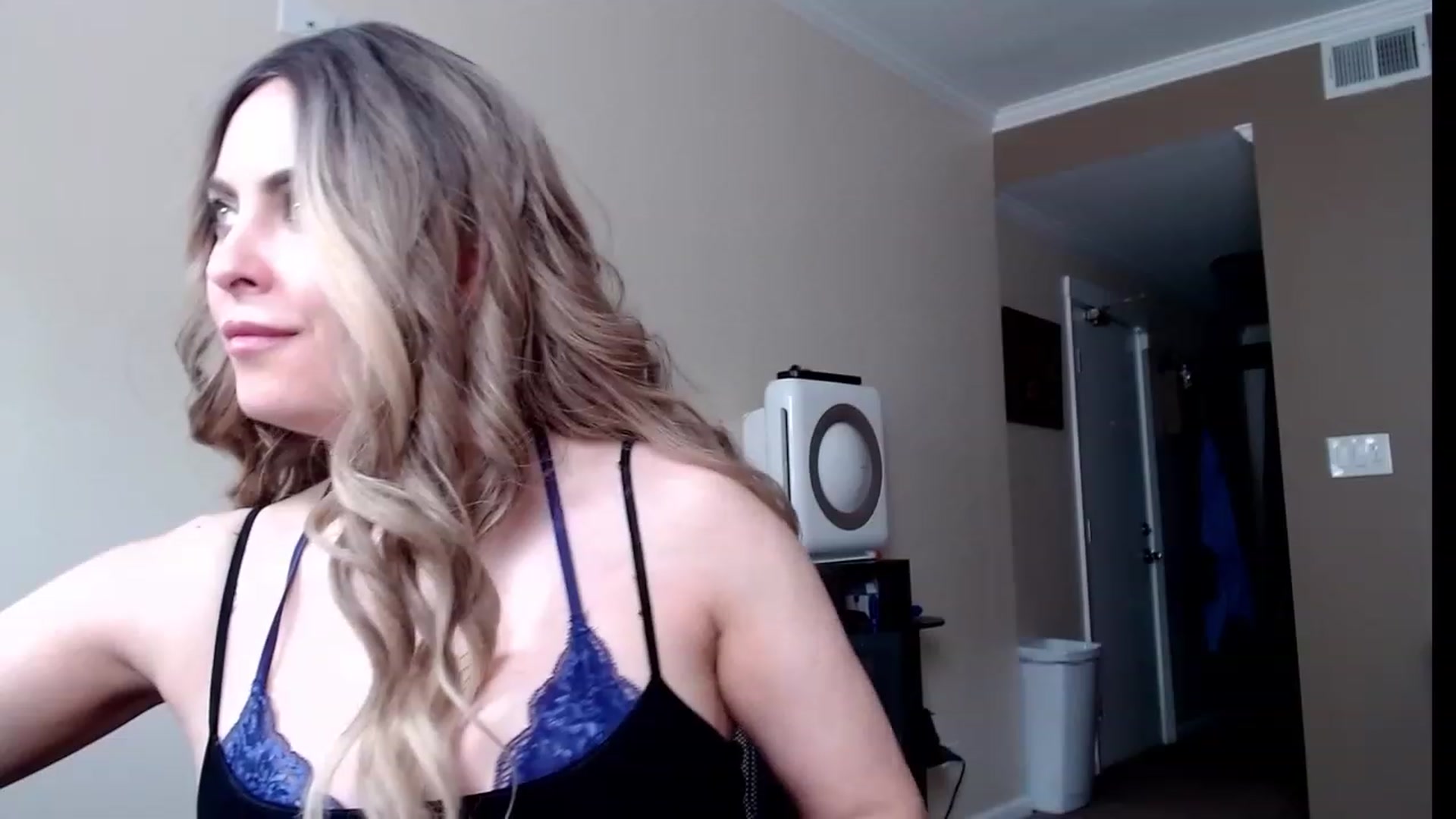 Gallery image thumbnail from VIX_SPY's myfreecams stream on, 09/20/2023, 21:14 image 2 of 20