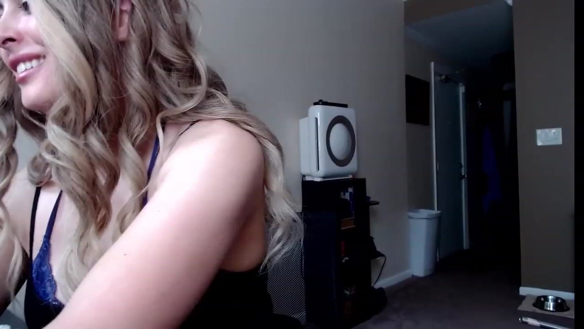 Gallery image thumbnail from VIX_SPY's myfreecams stream on, 09/20/2023, 21:14 image 4 of 20