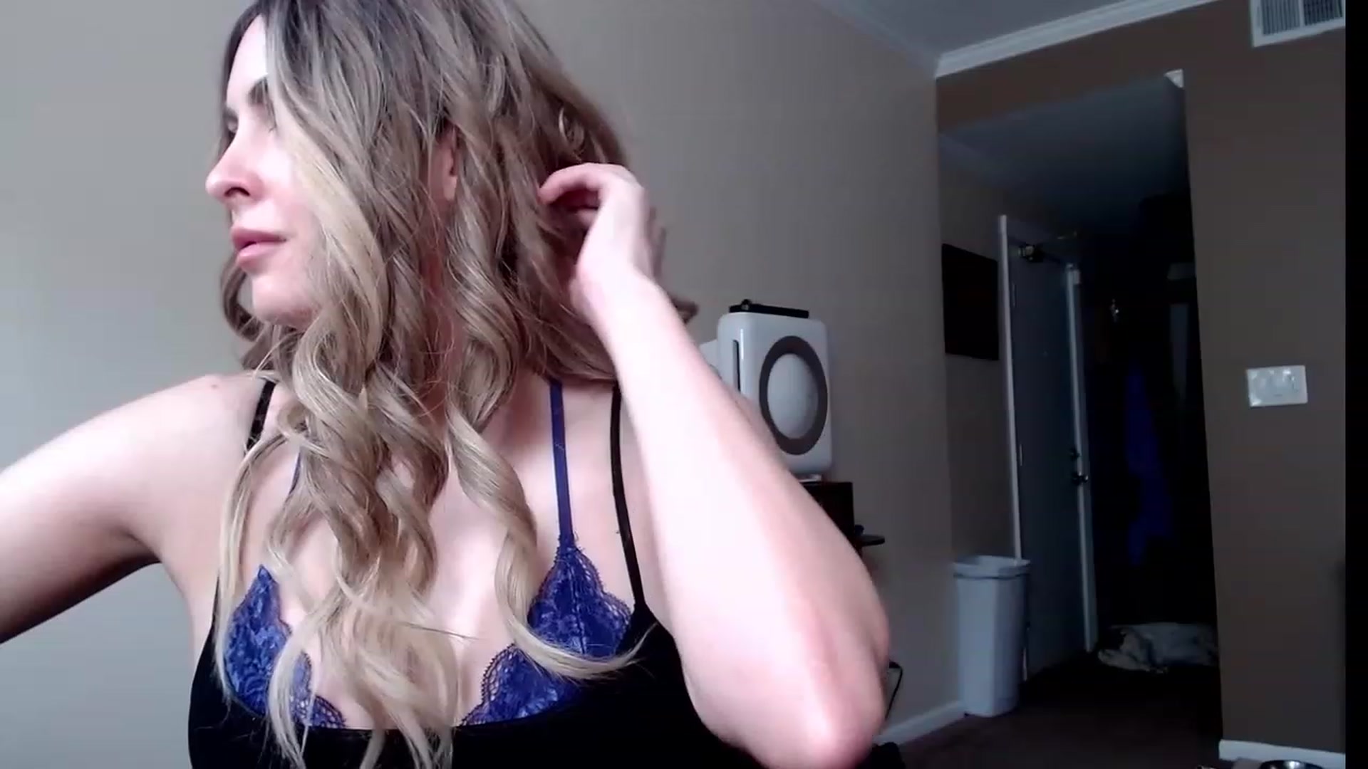 Gallery image thumbnail from VIX_SPY's myfreecams stream on, 09/20/2023, 21:14 image 5 of 20