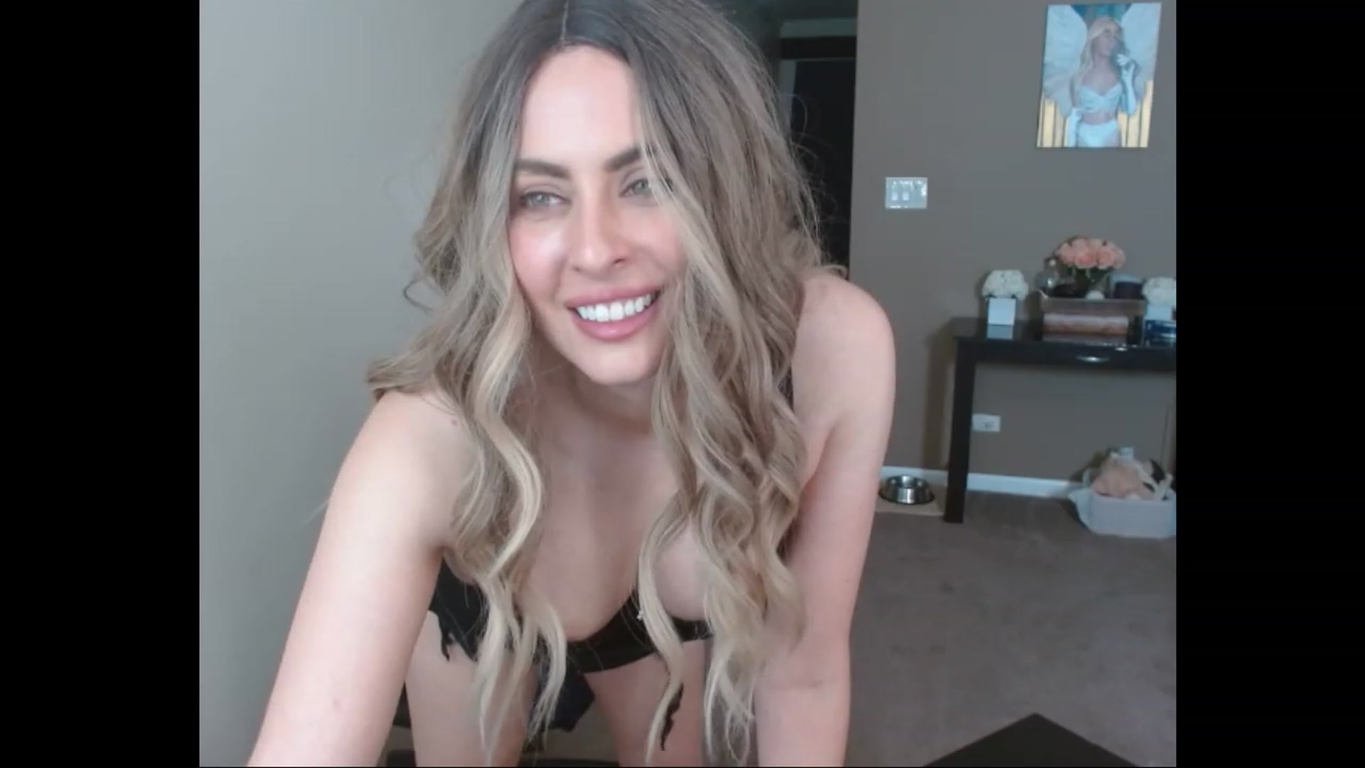 Gallery image thumbnail from VIX_SPY's myfreecams stream on, 09/26/2023, 20:12 image 9 of 20