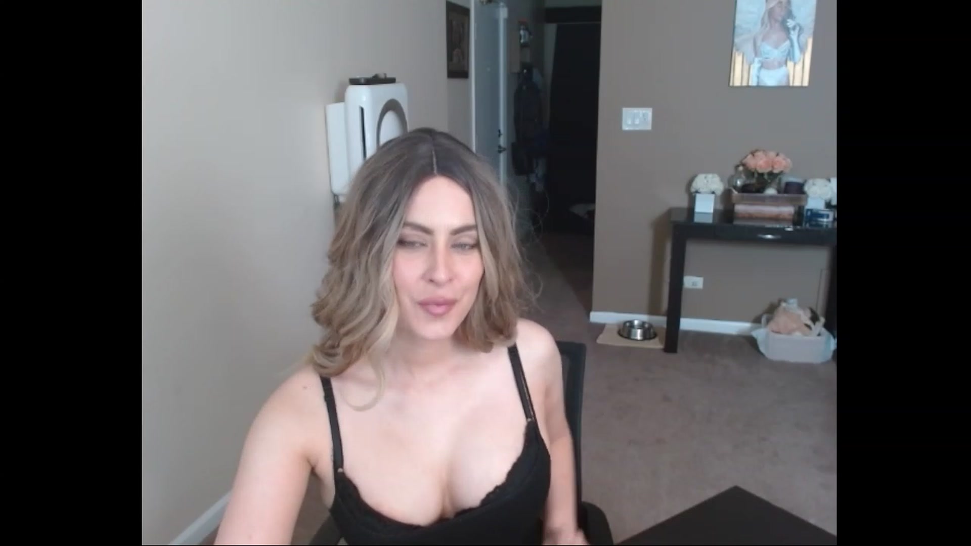 Gallery image thumbnail from VIX_SPY's myfreecams stream on, 09/26/2023, 20:12 image 17 of 20