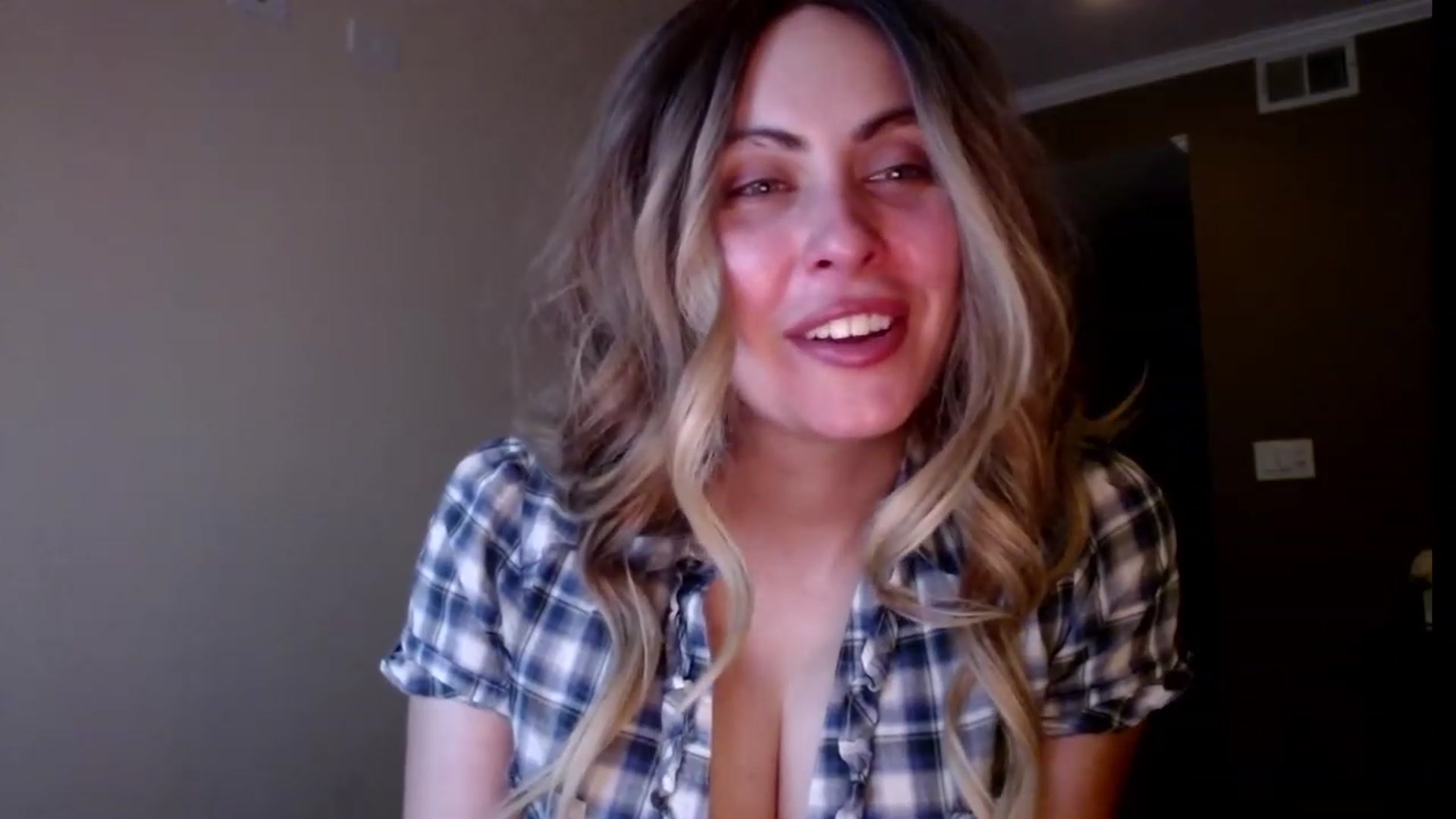 Gallery image thumbnail from VIX_SPY's myfreecams stream on, 09/27/2023, 04:57 image 3 of 20