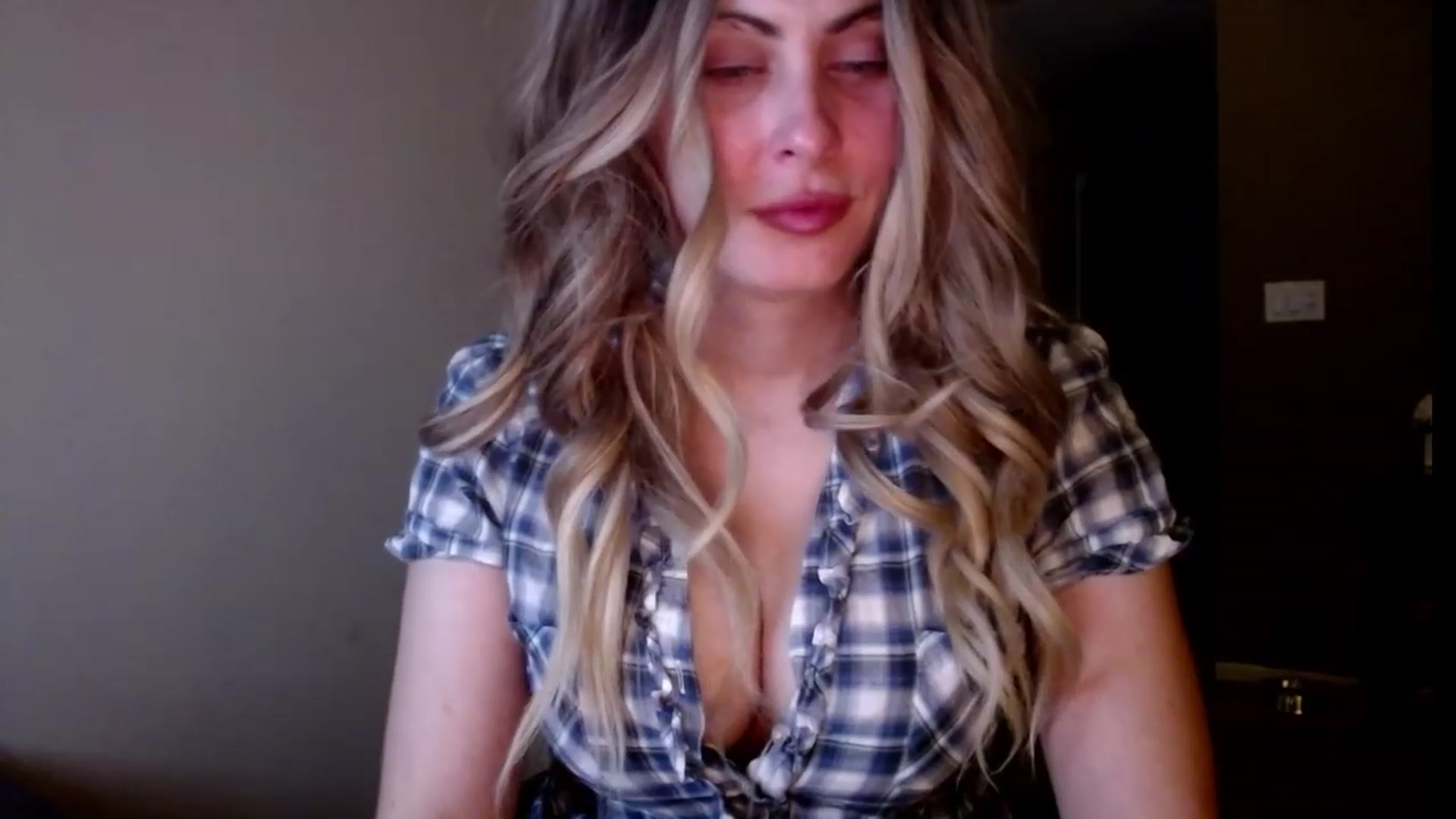 Gallery image thumbnail from VIX_SPY's myfreecams stream on, 09/27/2023, 04:57 image 6 of 20