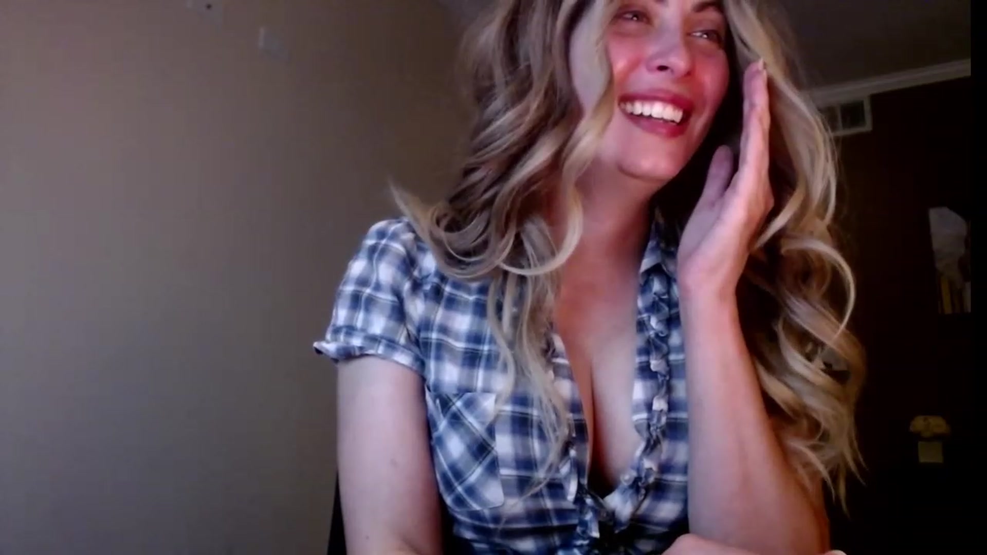 Gallery image thumbnail from VIX_SPY's myfreecams stream on, 09/27/2023, 04:57 image 16 of 20
