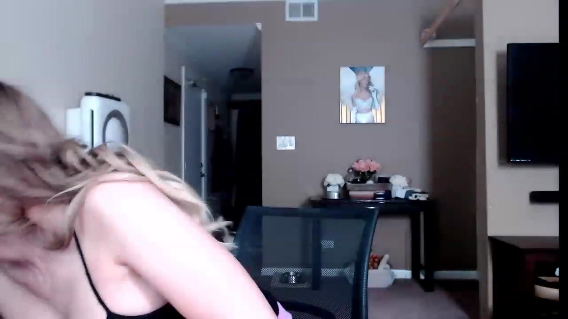 Gallery image thumbnail from VIX_SPY's myfreecams stream on, 09/28/2023, 19:03 image 19 of 20