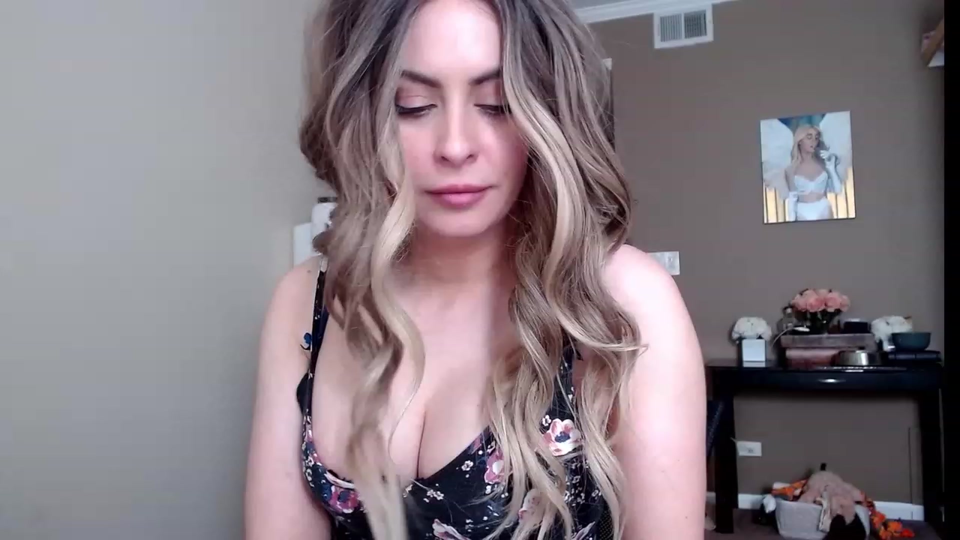 Gallery image thumbnail from VIX_SPY's myfreecams stream on, 09/29/2023, 18:53 image 14 of 20