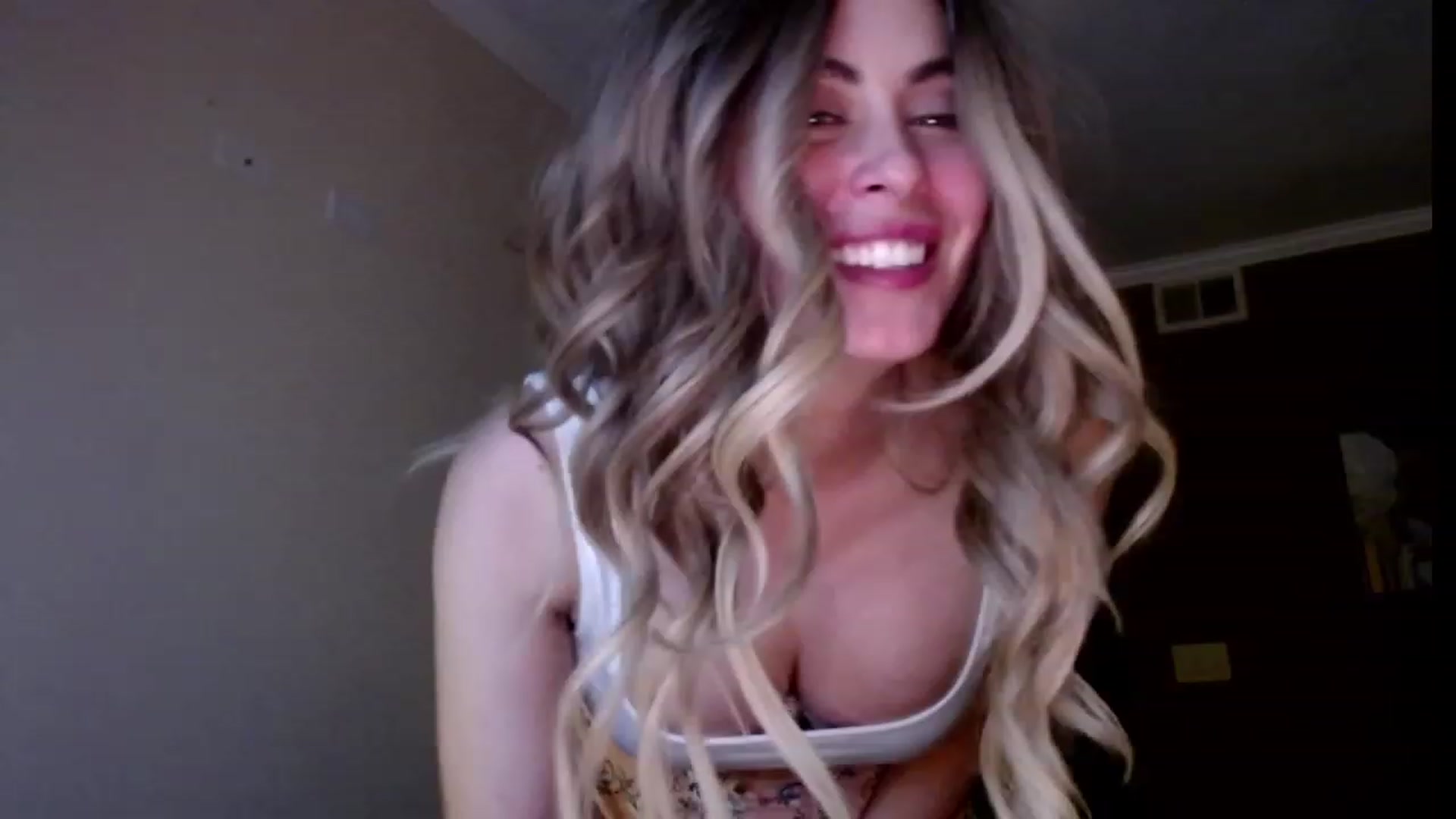Gallery image thumbnail from VIX_SPY's myfreecams stream on, 10/07/2023, 04:14 image 14 of 20