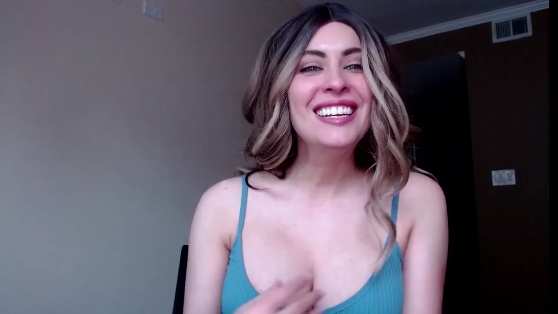 Gallery image thumbnail from VIX_SPY's myfreecams stream on, 10/16/2023, 20:34 image 12 of 20